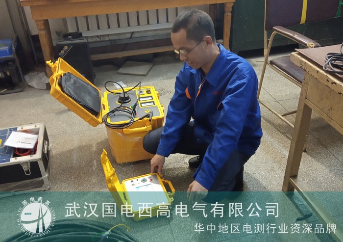 我司技术人员为大庆客户调试电能表校验装置 我司技术人员为大庆客户调试电能表校验装置